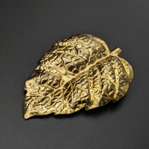VINTAGE Gold toned Leaf Brooch - unsigned